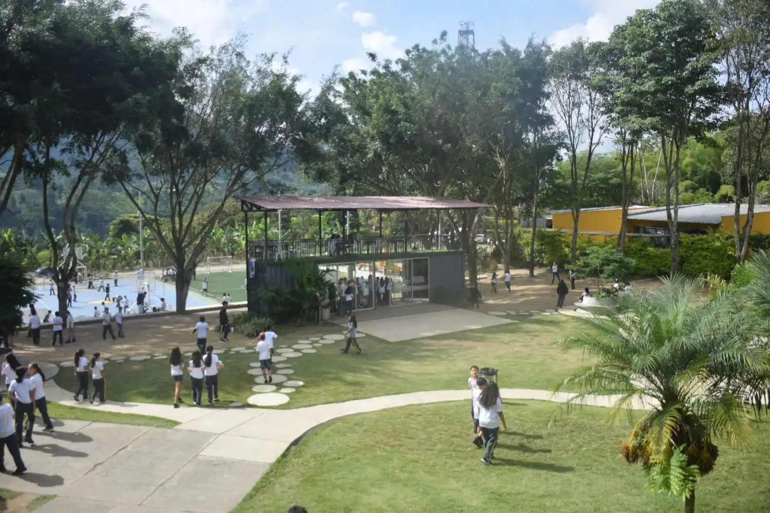 Imagen + Gimnasio Contemporáneo 